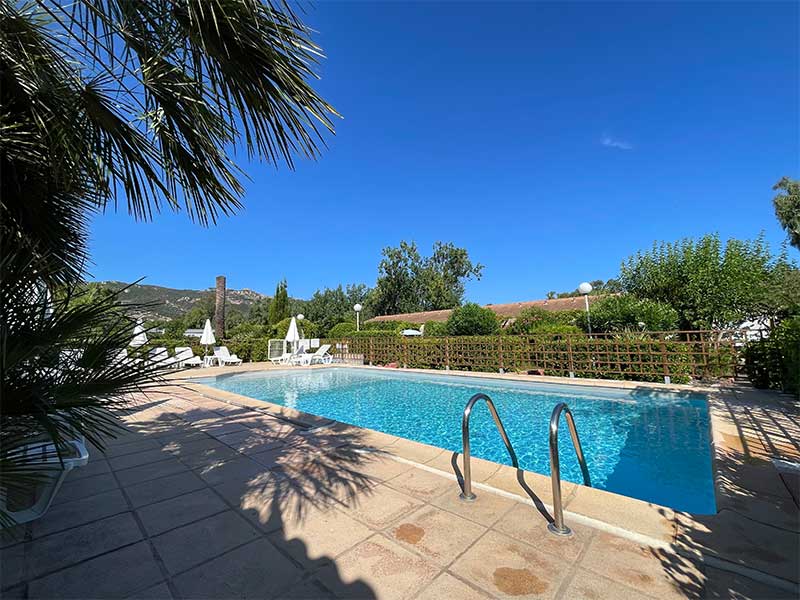 Piscine1-le-rateau-bavoir