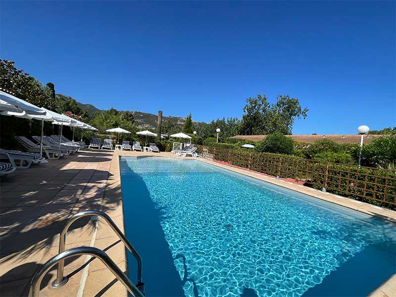 Piscine3-le-rateau-bavoir